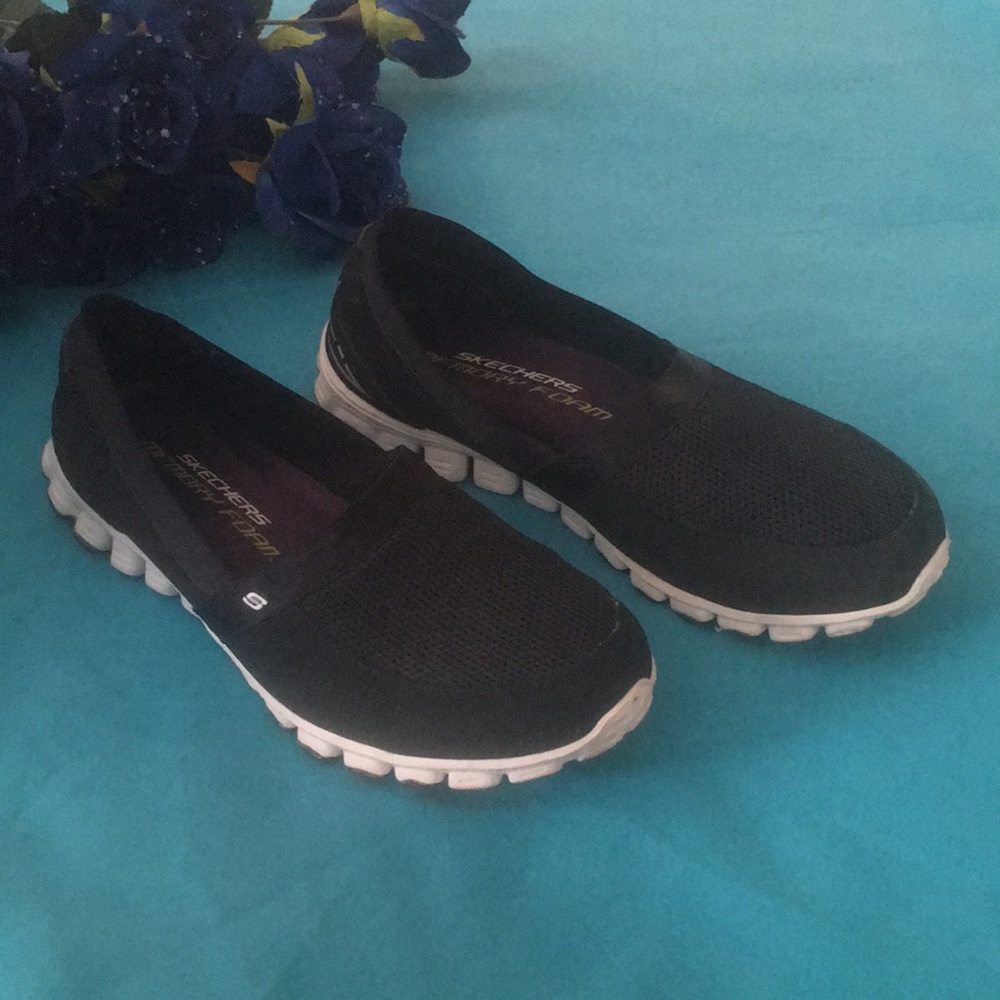 Women’s black Skechers memory foam black 7.5
